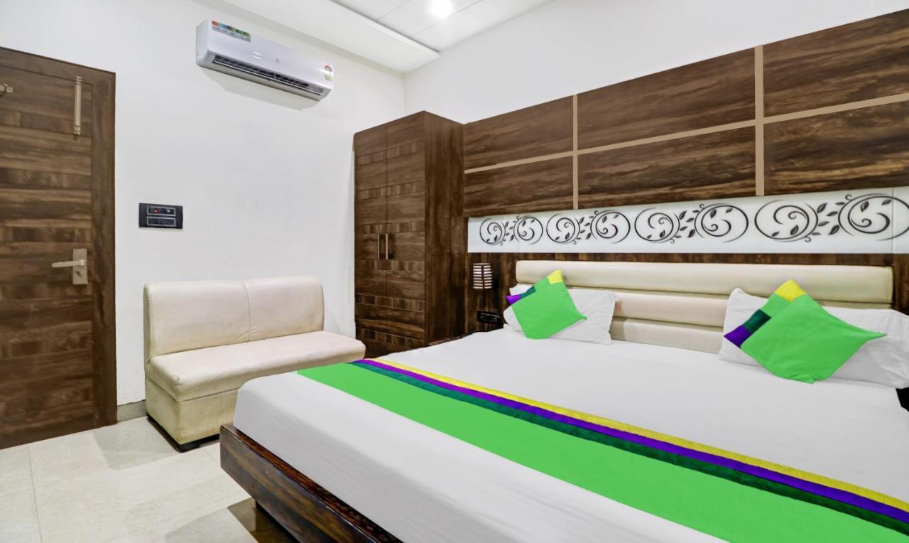 Golden Pearl Hotel Агра Екстериор снимка